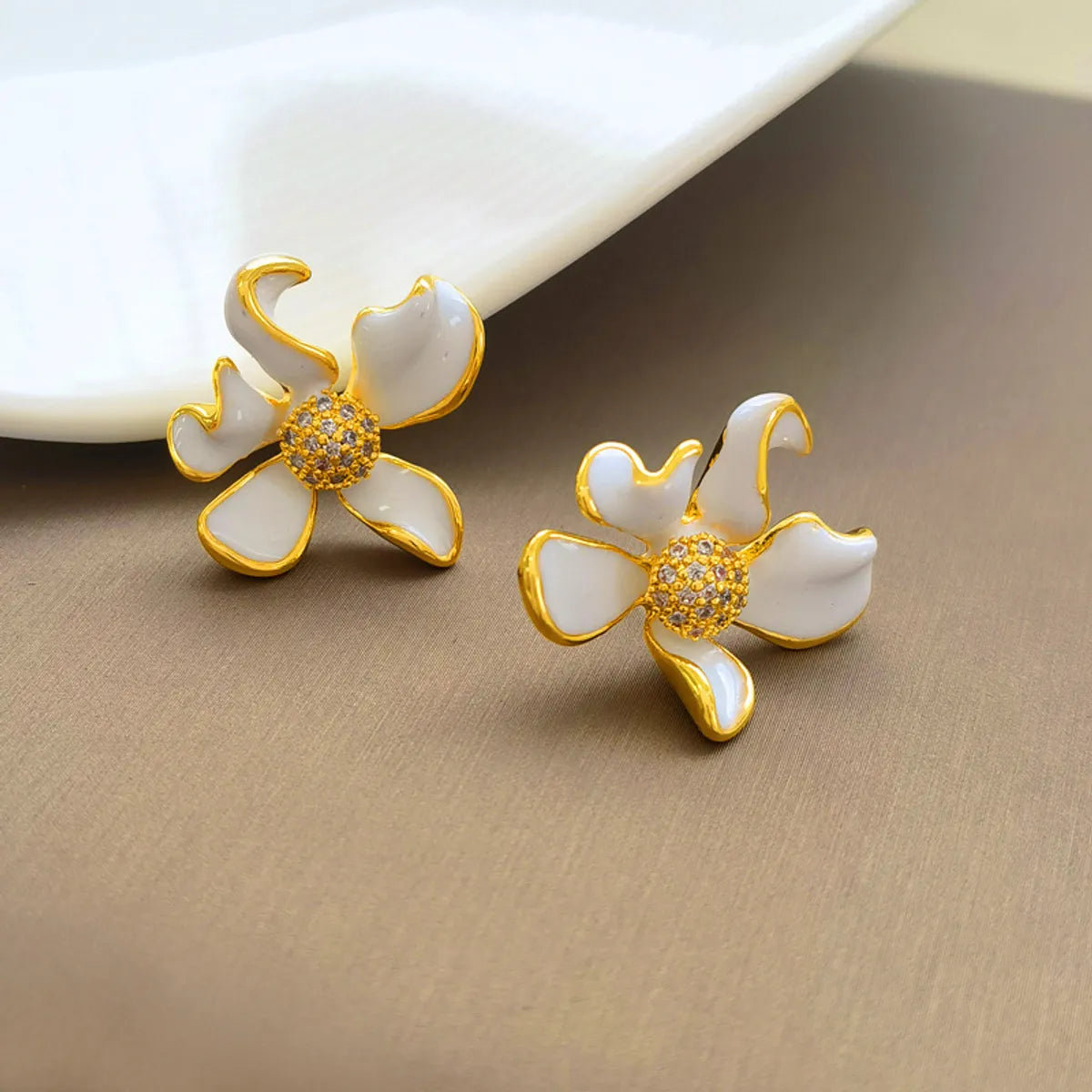 1 Pair Simple Style Classic Style Chrysanthemum Plating Copper 18K Gold Plated Ear Studs