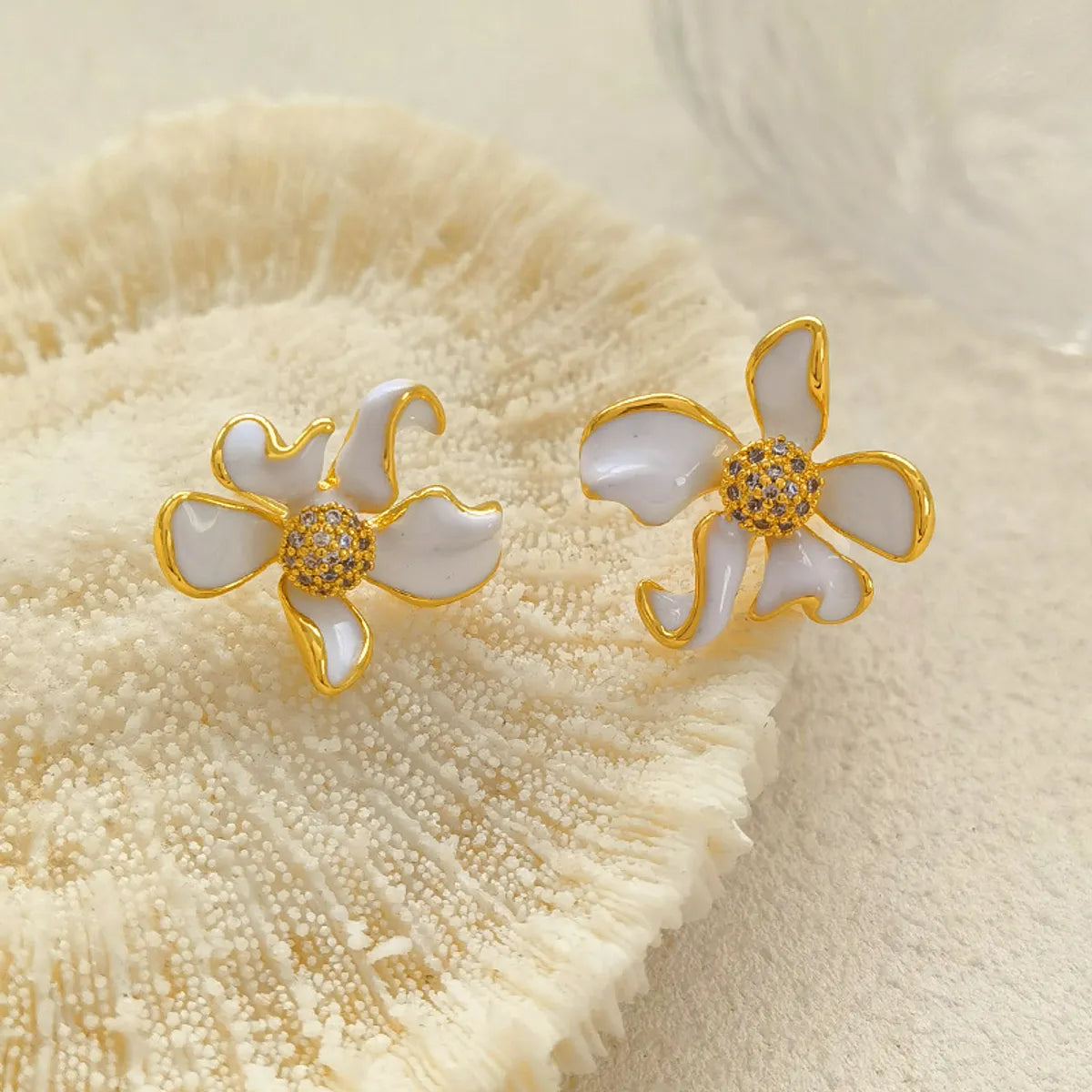 1 Pair Simple Style Classic Style Chrysanthemum Plating Copper 18K Gold Plated Ear Studs