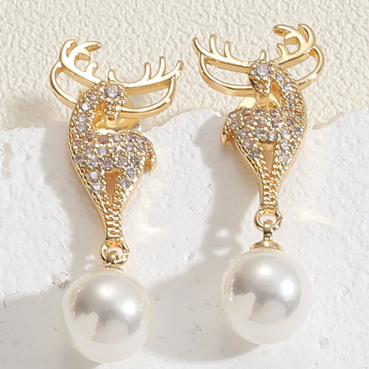 1 Pair Simple Style Classic Style Commute Deer Inlay Copper Artificial Pearls Zircon 14k Gold Plated Ear Studs