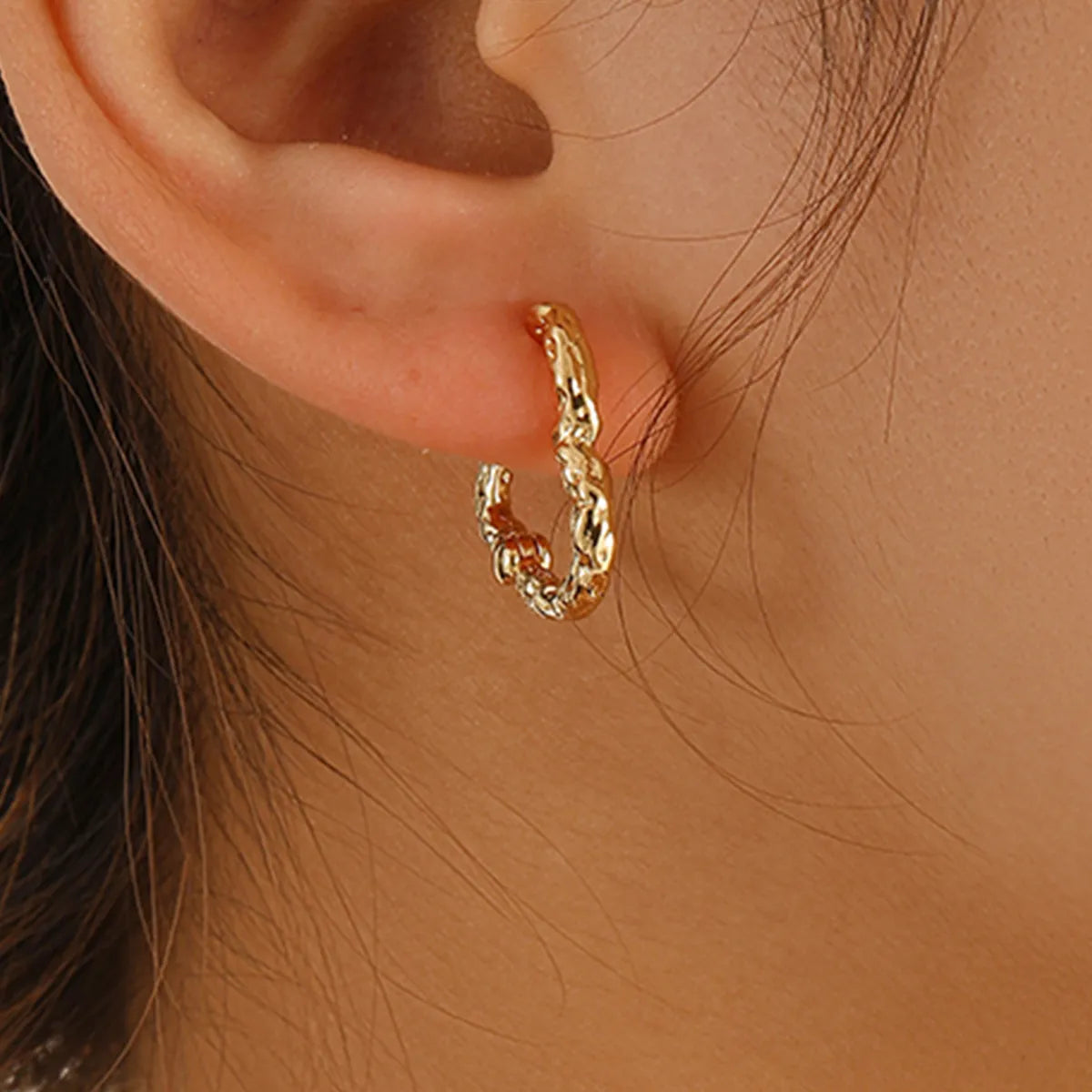 1 Pair Simple Style Classic Style Commute Heart Shape Hollow Out Copper 18K Gold Plated Earrings