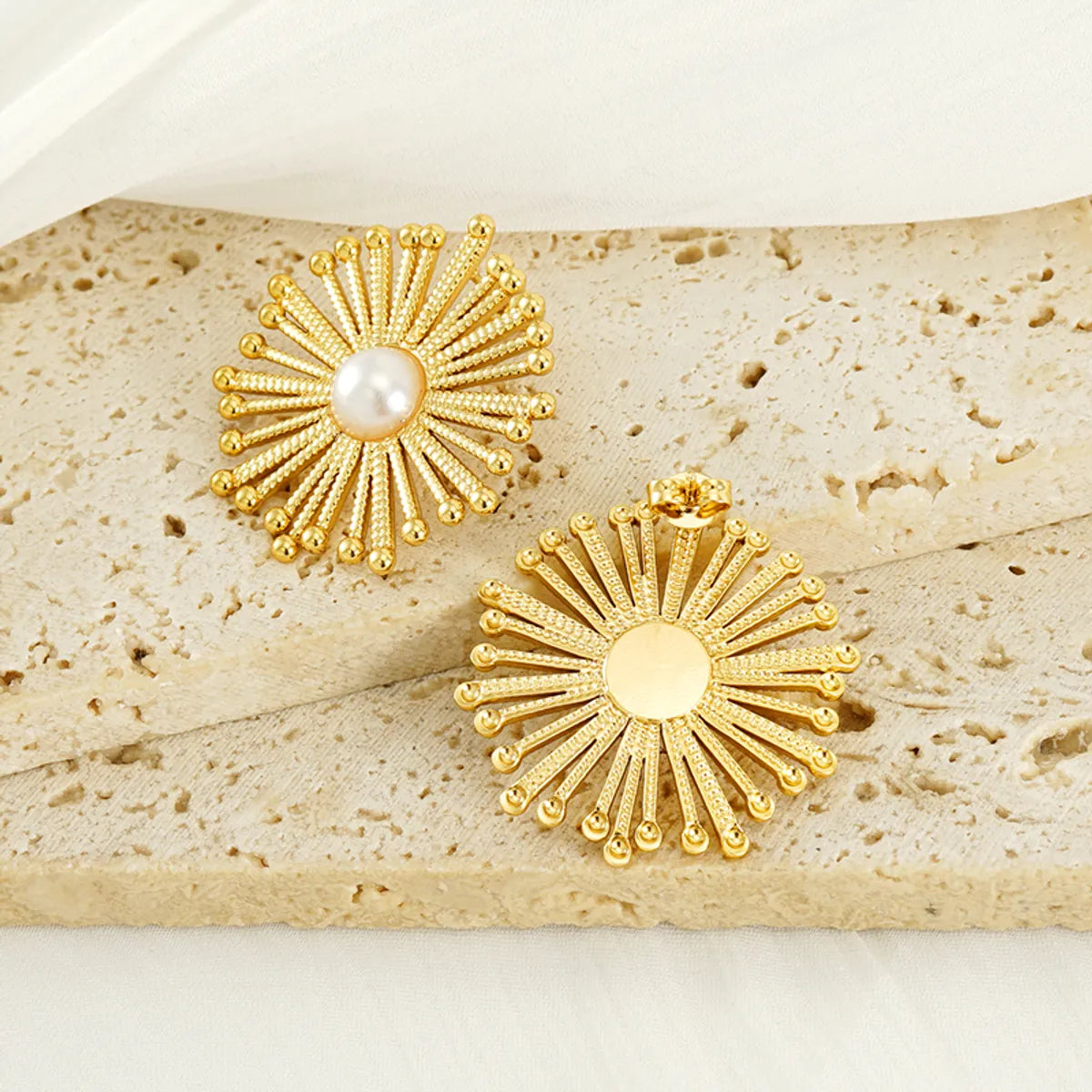 1 Pair Simple Style Classic Style Dandelion Plating Inlay 304 Stainless Steel Artificial Pearls 18K Gold Plated Ear Studs