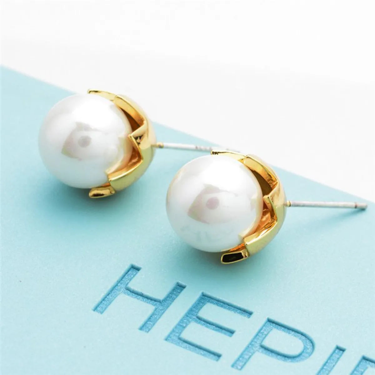 1 Pair Simple Style Classic Style Egg Plating Inlay Copper Pearl Zircon 18k Gold Plated Ear Studs