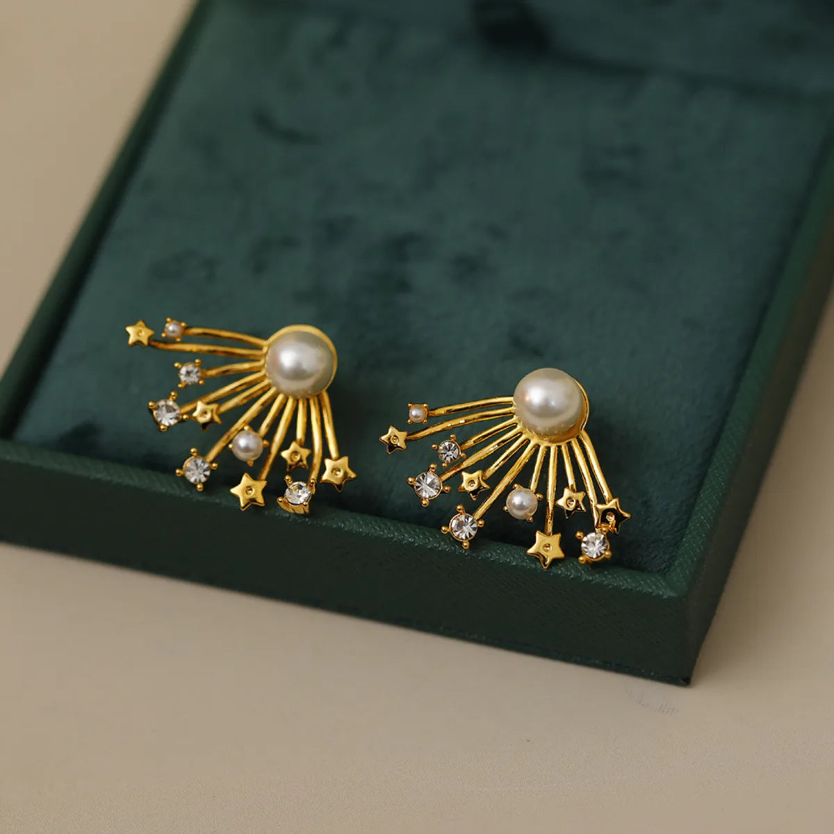 1 Pair Simple Style Classic Style Fireworks Plating Inlay Copper Pearl Zircon 18K Gold Plated Ear Studs