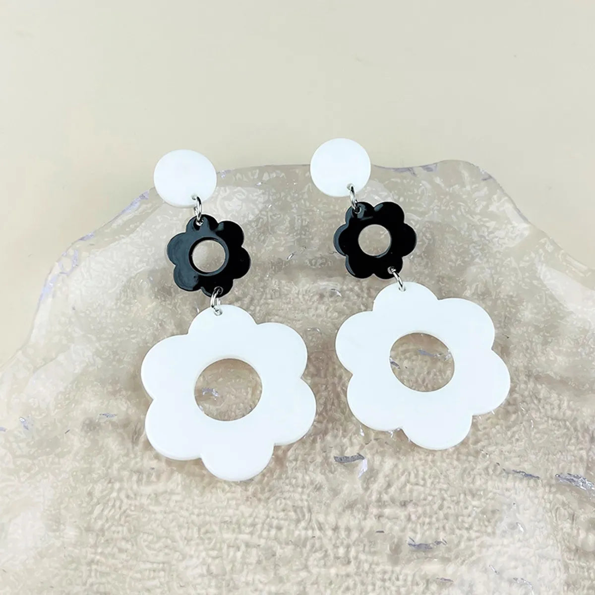 1 Pair Simple Style Classic Style Flower Hollow Out Arylic Drop Earrings