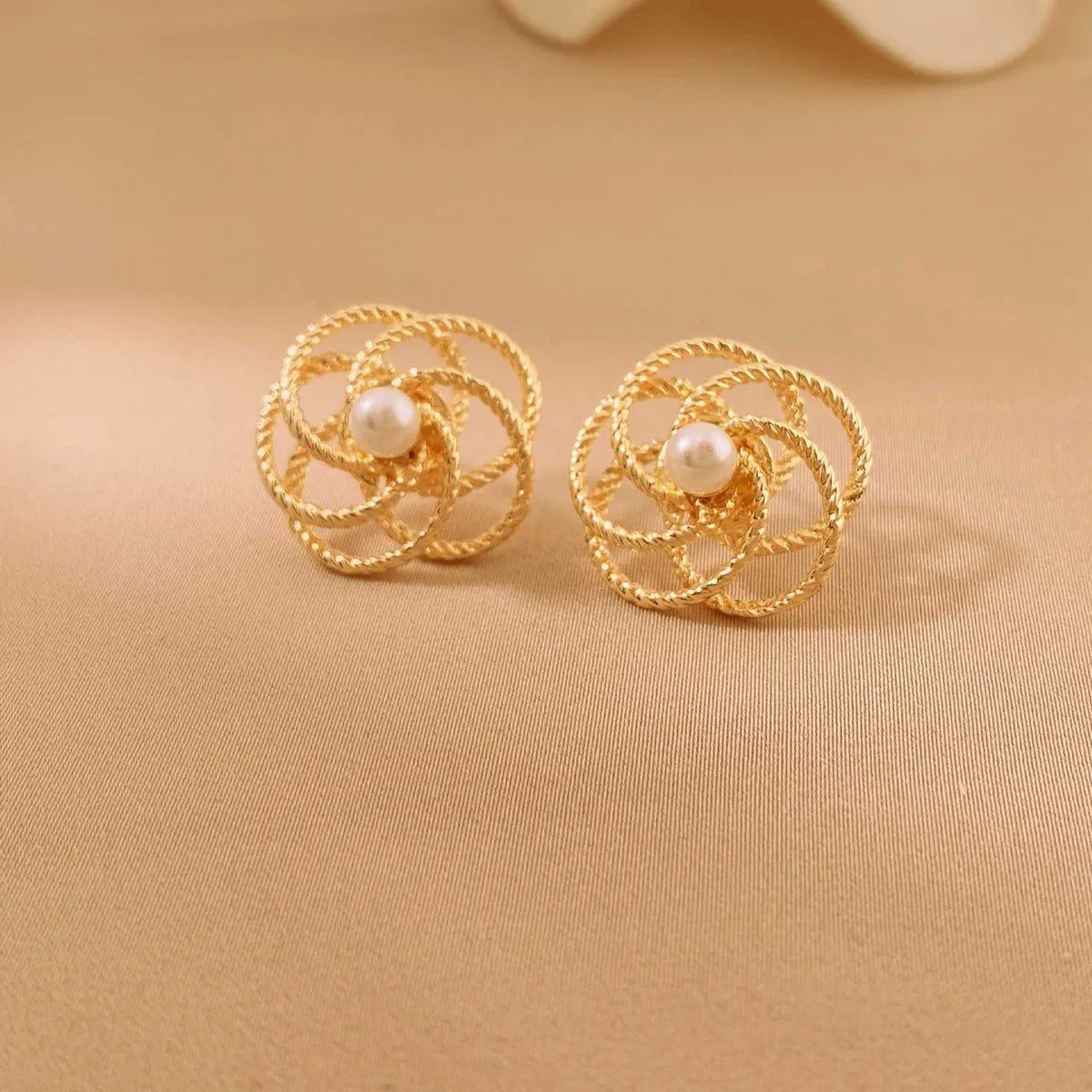 1 Pair Simple Style Classic Style Flower Inlay Alloy Pearl Ear Studs