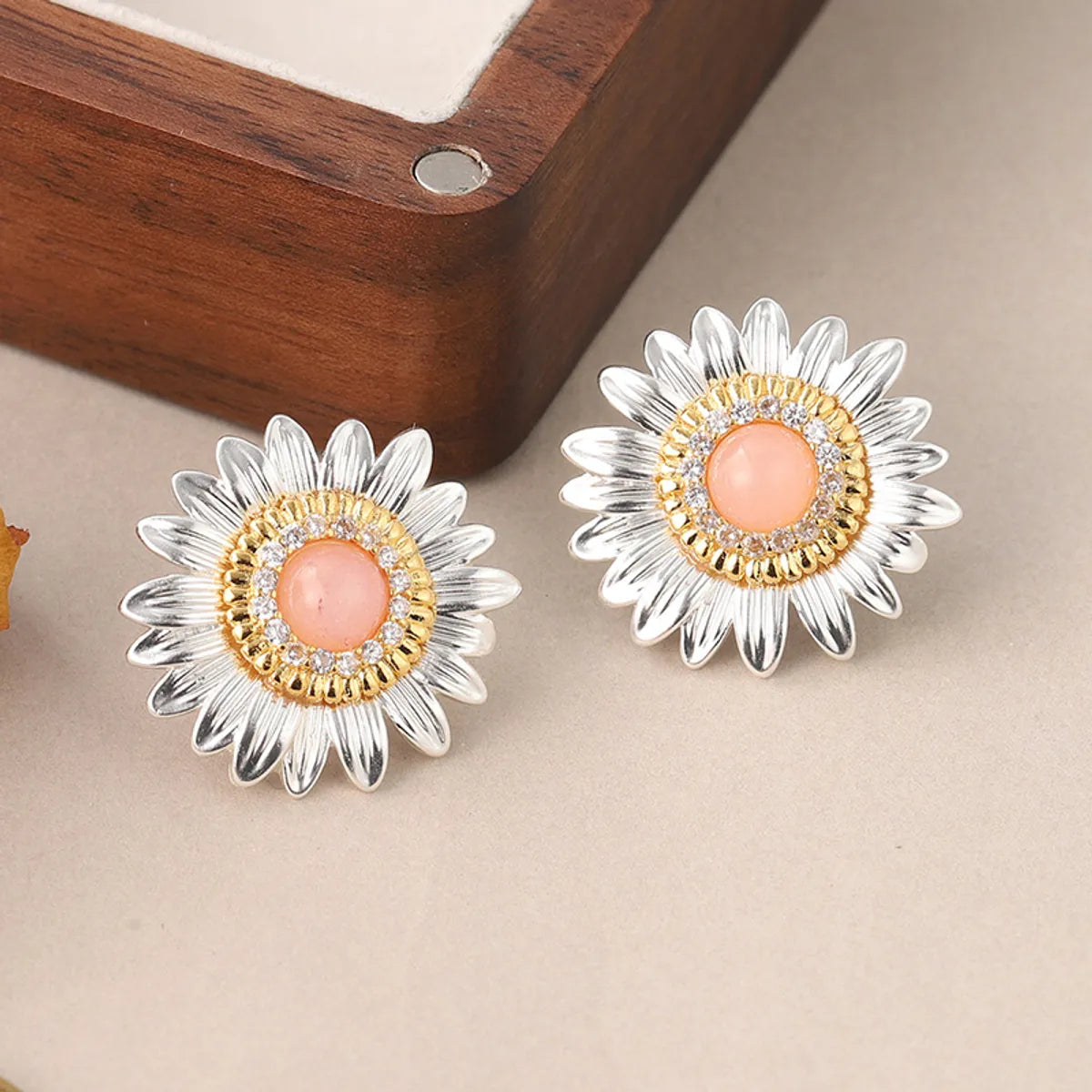 1 Pair Simple Style Classic Style Flower Plating Inlay Copper Natural Stone Zircon 18k Gold Plated Ear Studs