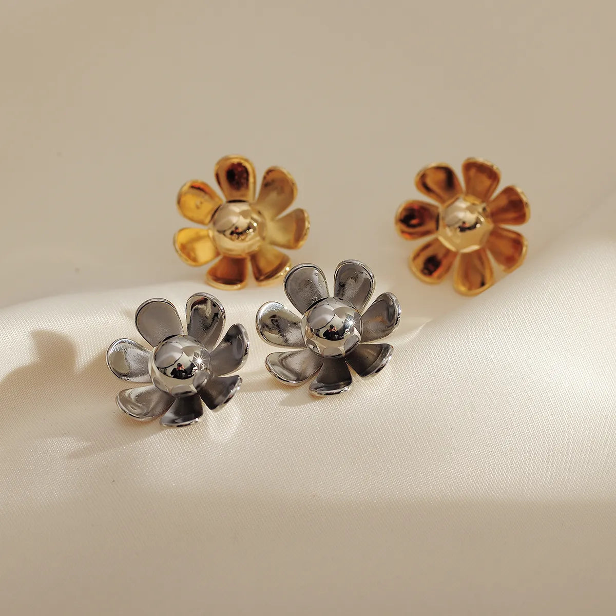 1 Pair Simple Style Classic Style Flower Plating Inlay Copper Pearl Gold Plated Ear Studs