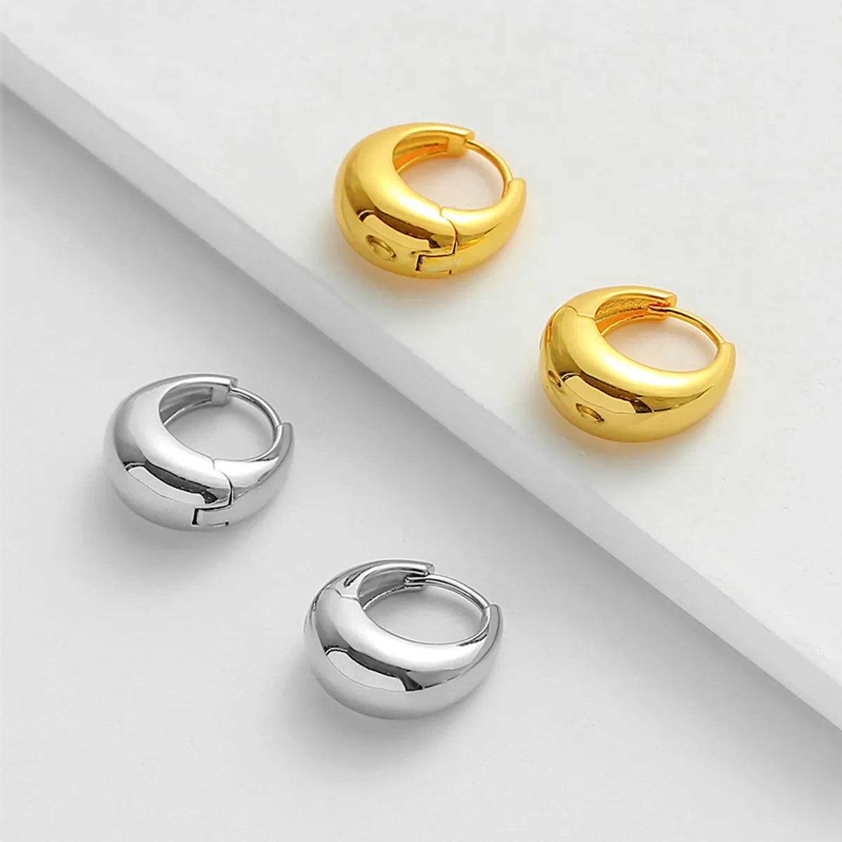 1 Pair Simple Style Classic Style Geometric Solid Color Plating Copper Gold Plated Silver Plated Ear Clip