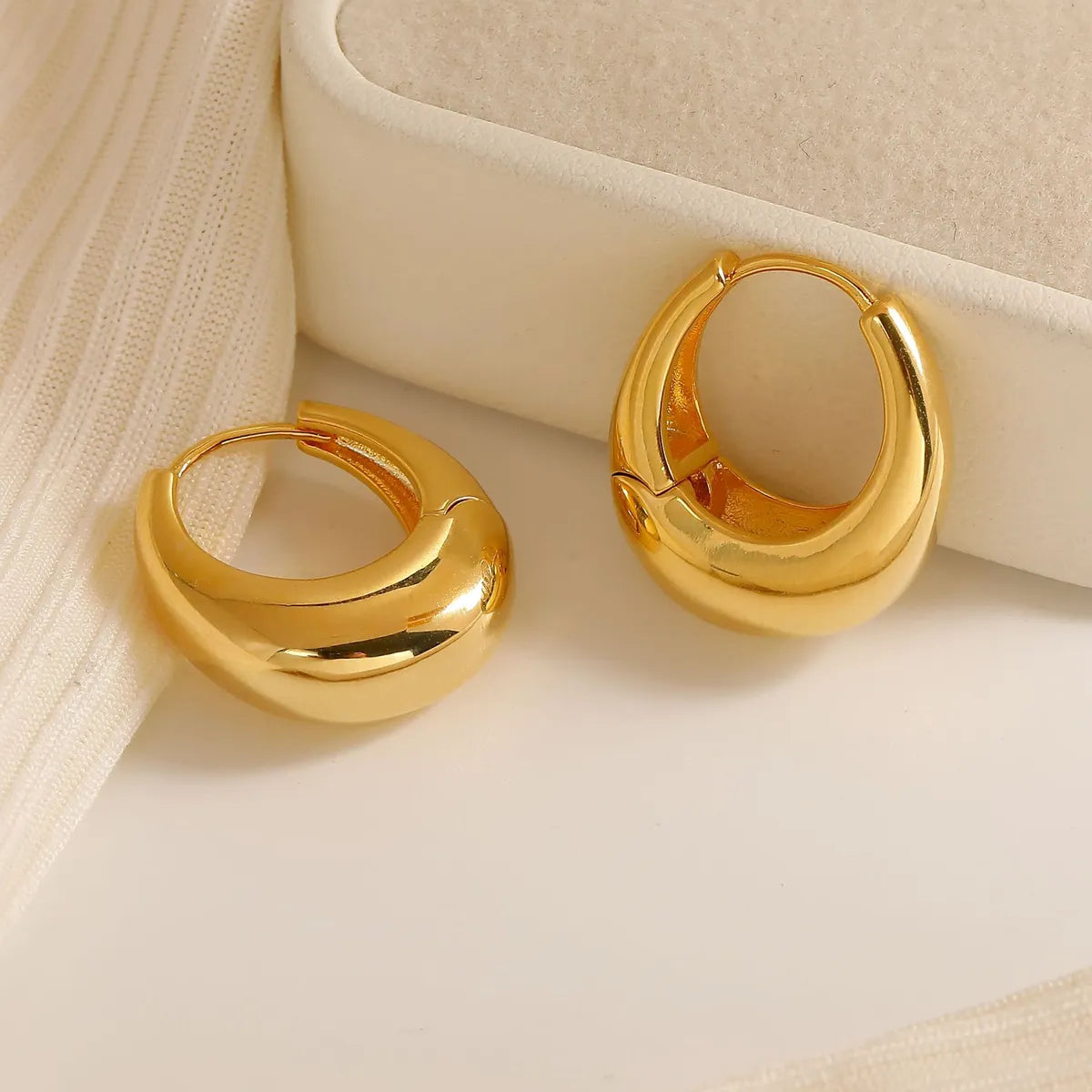 1 Pair Simple Style Classic Style Geometric Solid Color Plating Copper Gold Plated Silver Plated Ear Clip