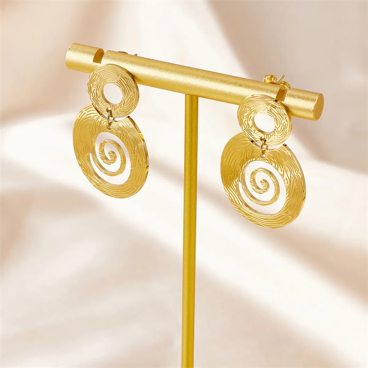 1 Pair Simple Style Classic Style Heart Shape Bee Plating Stainless Steel 18k Gold Plated Earrings