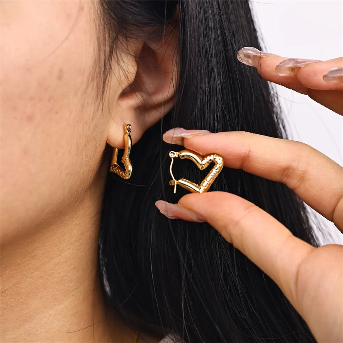 1 Pair Simple Style Classic Style Heart Shape Bee Plating Stainless Steel 18k Gold Plated Earrings