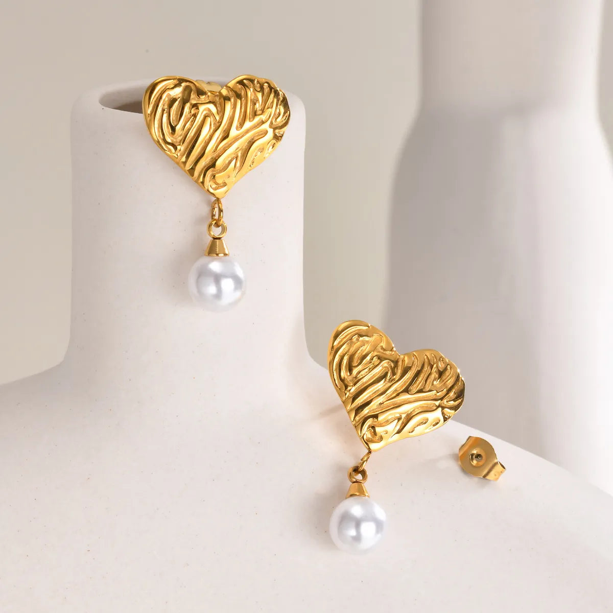 1 Pair Simple Style Classic Style Heart Shape Plating Inlay 201 Stainless Steel Artificial Pearls 18K Gold Plated Drop Earrings