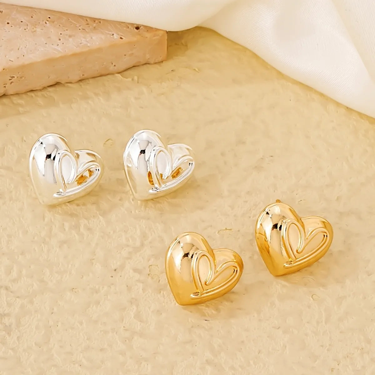 1 Pair Simple Style Classic Style Heart Shape Polishing Plating Copper Gold Plated Silver Plated Ear Studs