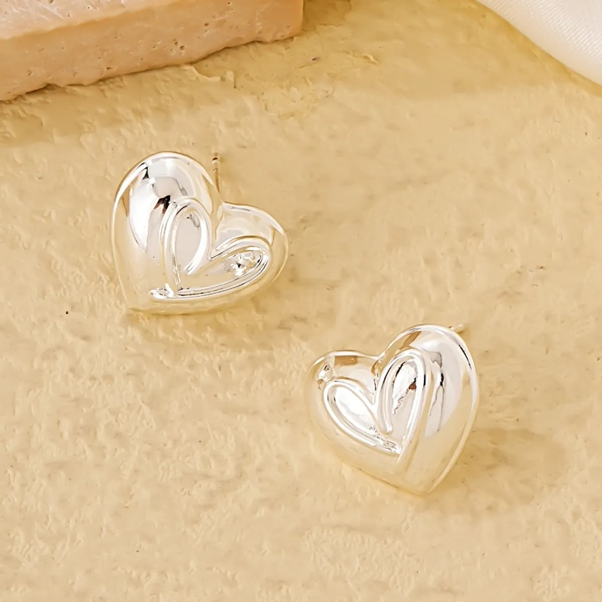 1 Pair Simple Style Classic Style Heart Shape Polishing Plating Copper Gold Plated Silver Plated Ear Studs