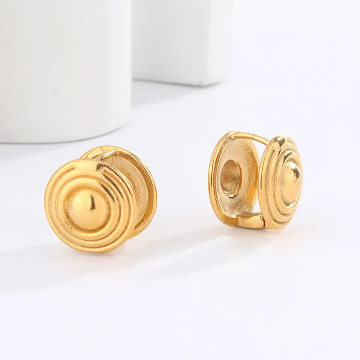 1 Pair Simple Style Classic Style Heart Shape Snake Scallop Enamel Plating Stainless Steel Titanium Steel 18K Gold Plated Ear Cuffs