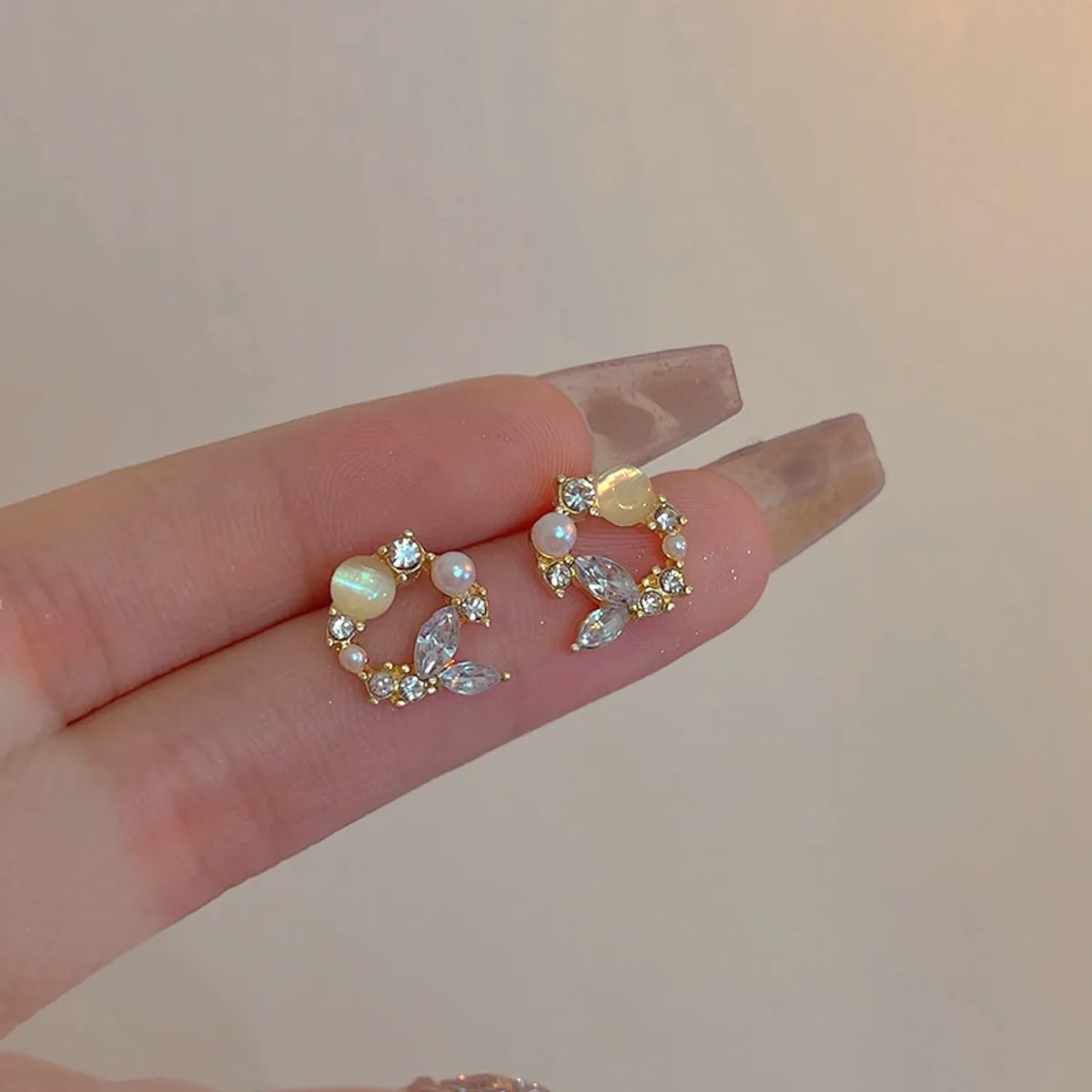 1 Pair Simple Style Classic Style Leaves Plating Inlay Alloy Rhinestones 14K Gold Plated Ear Studs