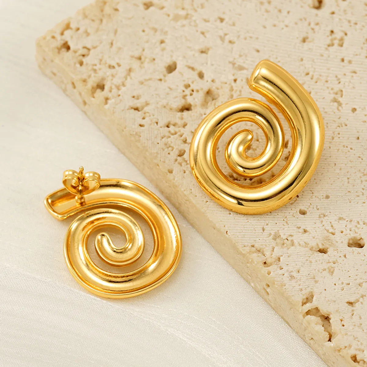 1 Pair Simple Style Classic Style Lines Spiral Stripe 304 Stainless Steel 18K Gold Plated Ear Studs