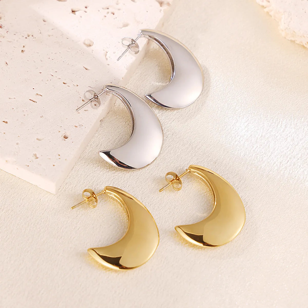 1 Pair Simple Style Classic Style Moon Plating Stainless Steel 18k Gold Plated Ear Studs