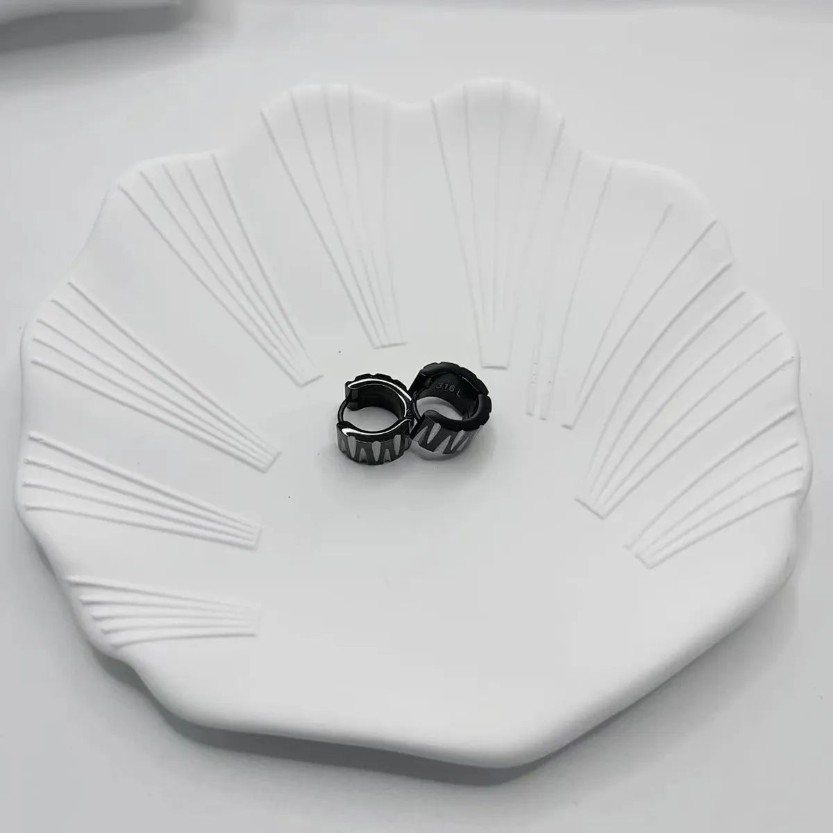 1 Pair Simple Style Classic Style Solid Color 316 Stainless Steel  Black Plated Earrings