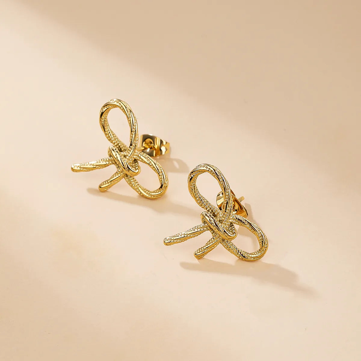 1 Pair Simple Style Classic Style Solid Color Bow Knot Plating Titanium Steel 18k Gold Plated Ear Studs