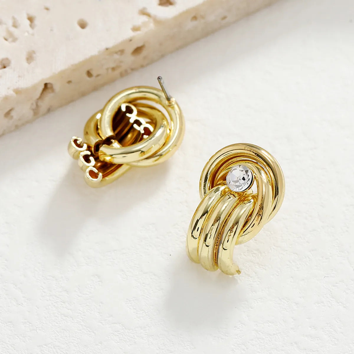 1 Pair Simple Style Classic Style Solid Color Inlay Alloy Pearl Ear Studs