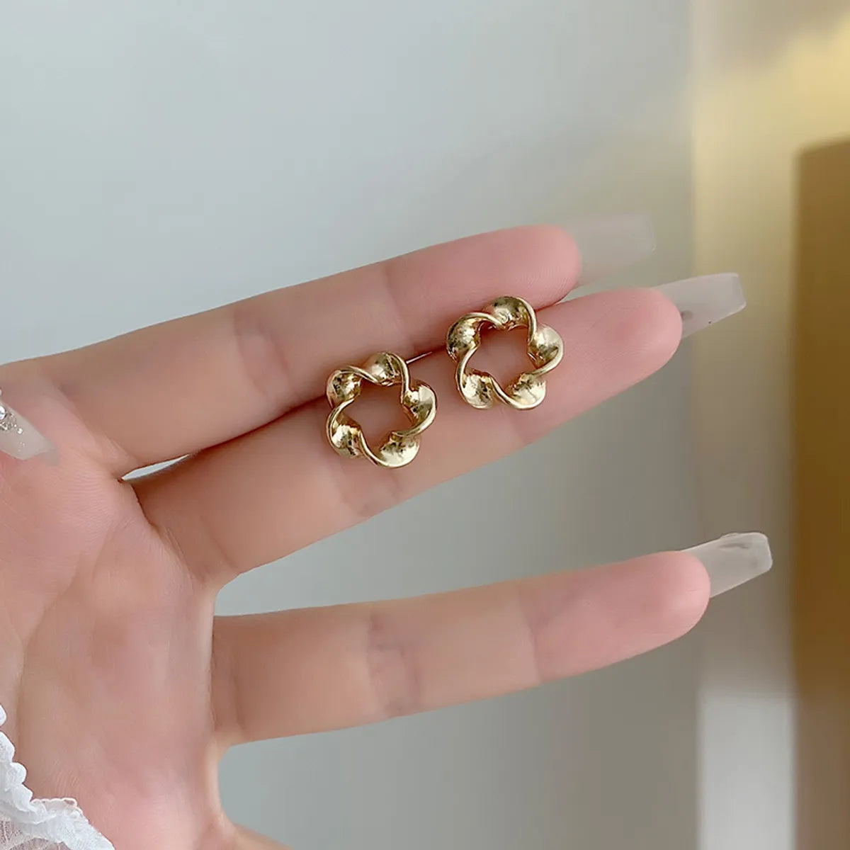 1 Pair Simple Style Classic Style Solid Color Plating Alloy Gold Plated Ear Studs