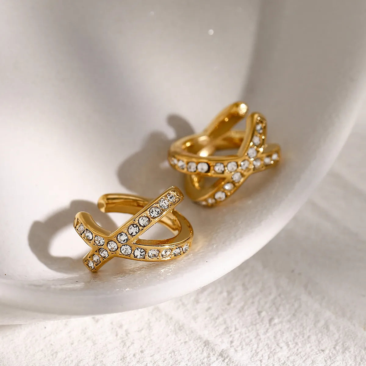 1 Pair Simple Style Classic Style Solid Color Plating Inlay 316 Stainless Steel  Rhinestones 18K Gold Plated Ear Cuffs