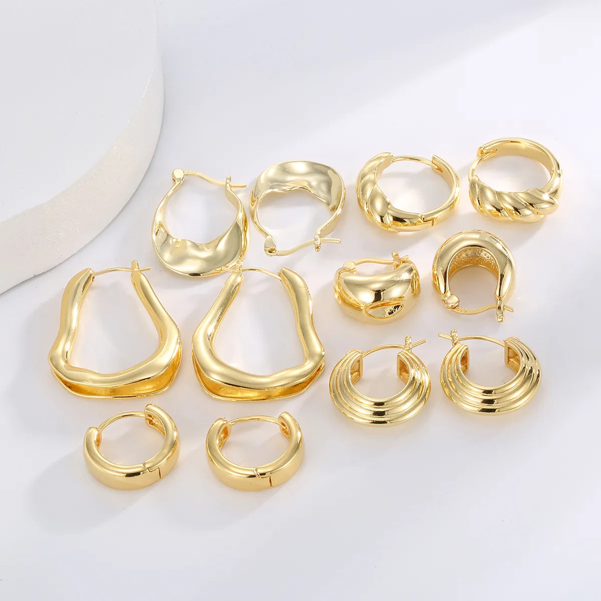 1 Pair Simple Style Classic Style Solid Color Plating Inlay Brass Zircon 18K Gold Plated Earrings