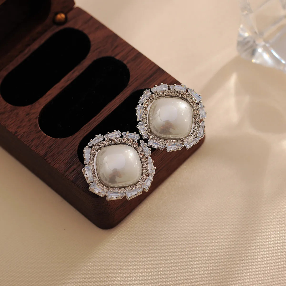 1 Pair Simple Style Classic Style Solid Color Plating Inlay Copper Pearl Zircon 18K Gold Plated Ear Studs