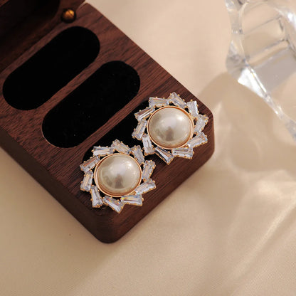 1 Pair Simple Style Classic Style Solid Color Plating Inlay Copper Pearl Zircon 18K Gold Plated Ear Studs