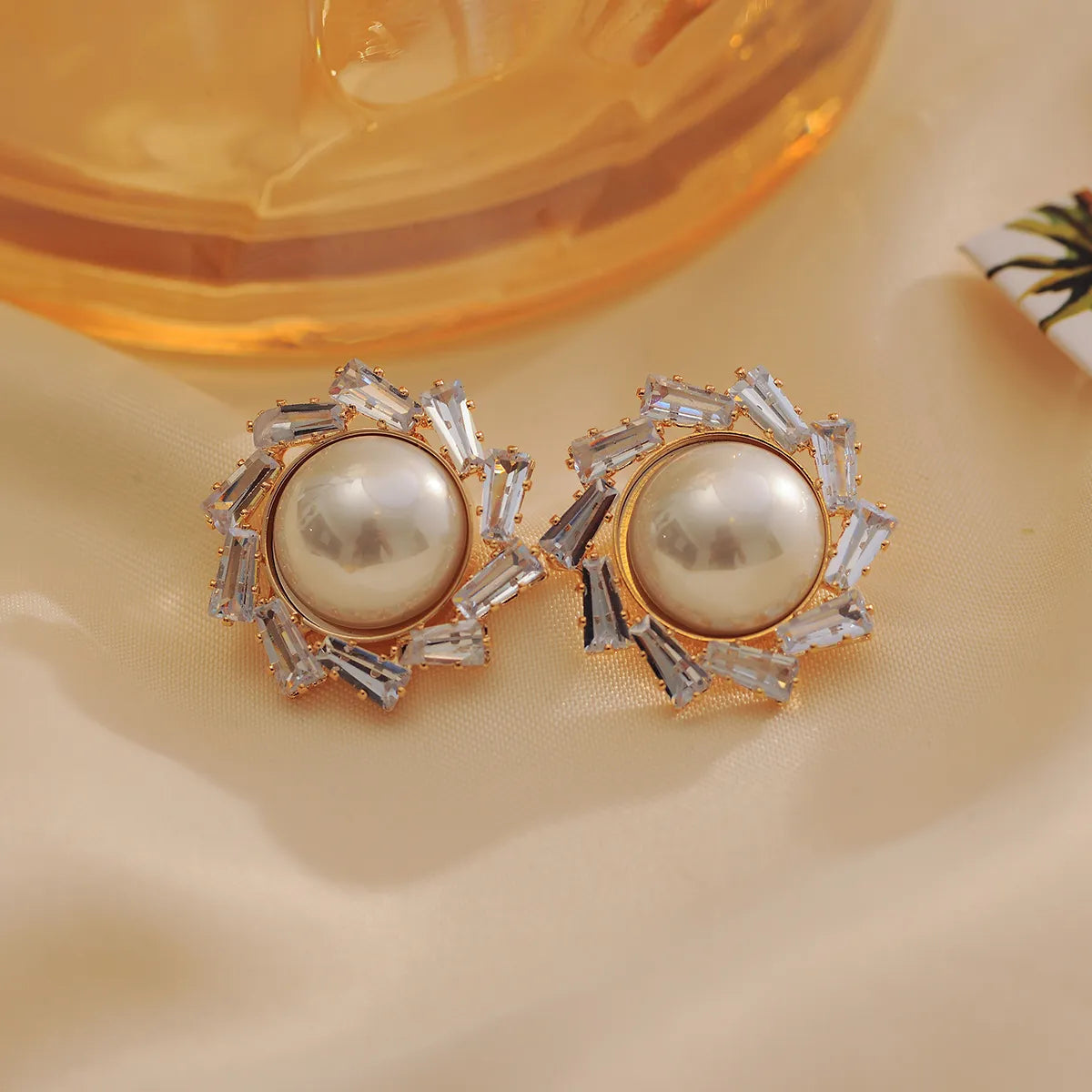 1 Pair Simple Style Classic Style Solid Color Plating Inlay Copper Pearl Zircon 18K Gold Plated Ear Studs