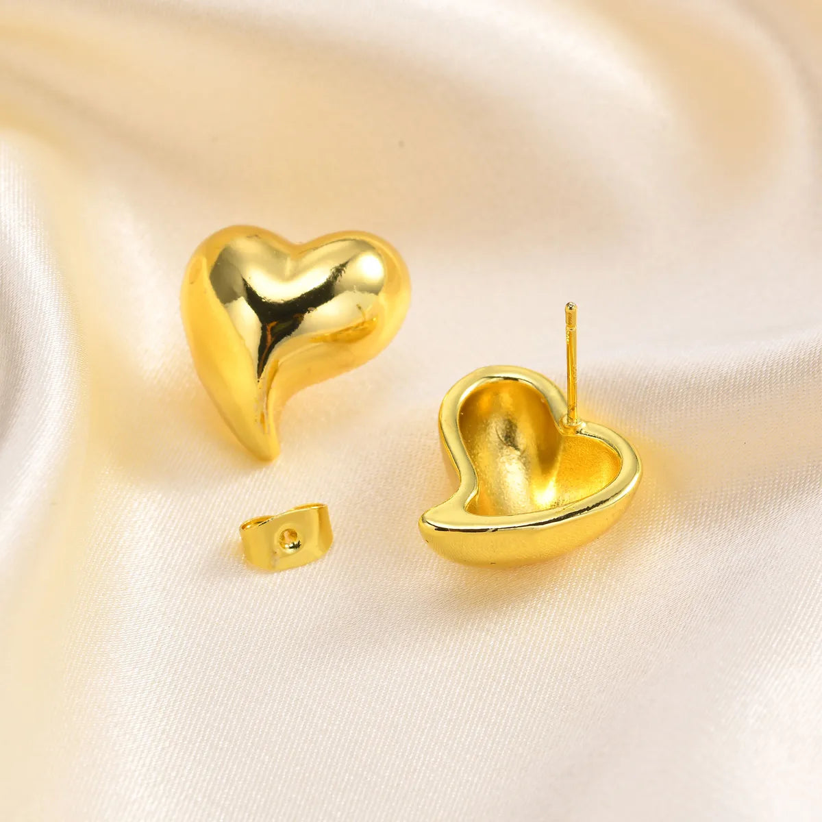 1 Pair Simple Style Classic Style Square Heart Shape Polishing Plating Brass 18K Gold Plated Ear Studs