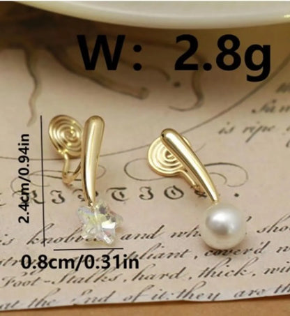 1 Pair Simple Style Classic Style Star Asymmetrical Inlay Copper Crystal Pearl 18K Gold Plated Ear Cuffs