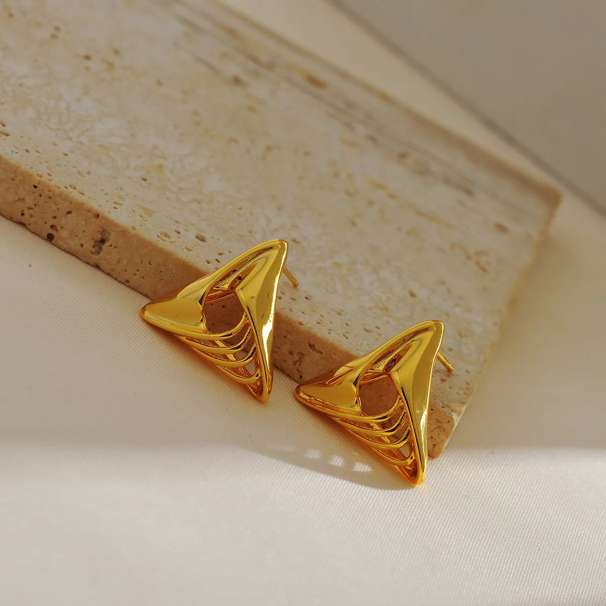 1 Pair Simple Style Classic Style Triangle Plating Copper 18K Gold Plated Ear Studs