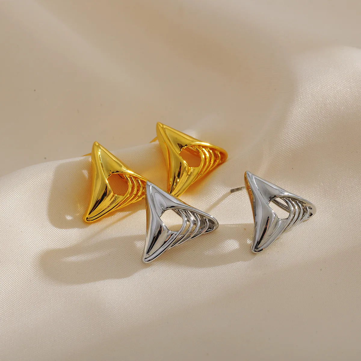 1 Pair Simple Style Classic Style Triangle Plating Copper 18K Gold Plated Ear Studs