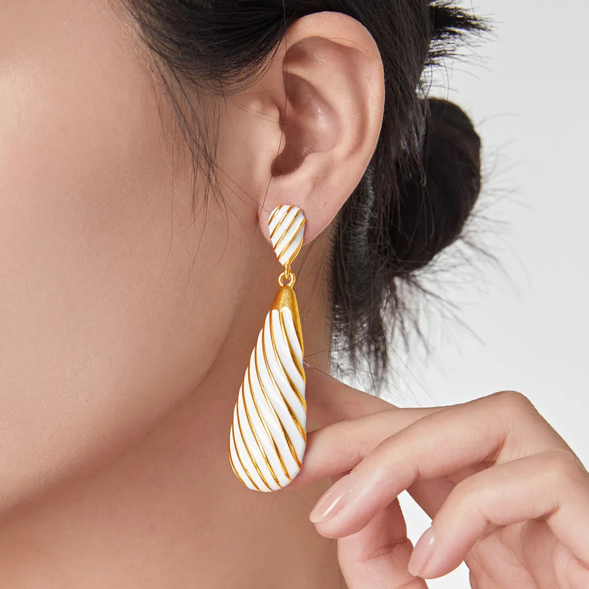 1 Pair Simple Style Classic Style Water Droplets Lines Enamel Plating 304 Stainless Steel 18K Gold Plated Drop Earrings