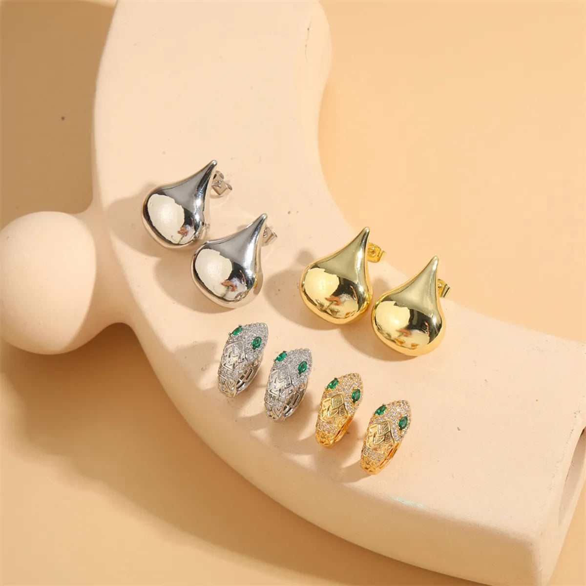 1 Pair Simple Style Classic Style Water Droplets Snake Plating Inlay Brass Zircon 14k Gold Plated White Gold Plated Ear Studs