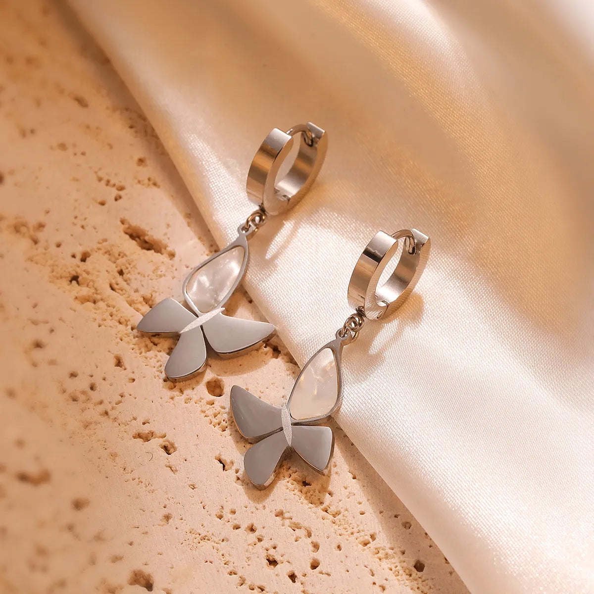 1 Pair Simple Style Commute Butterfly Plating Inlay Titanium Steel Shell 18k Gold Plated Drop Earrings