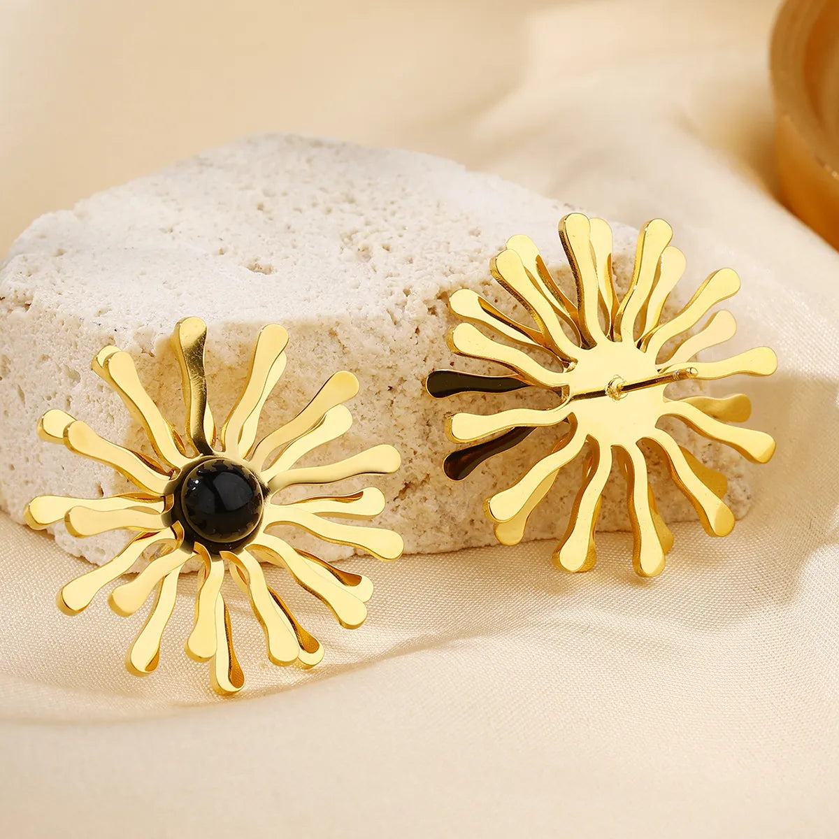 1 Pair Simple Style Commute Flower Inlay 304 Stainless Steel Zircon 18K Gold Plated Ear Studs