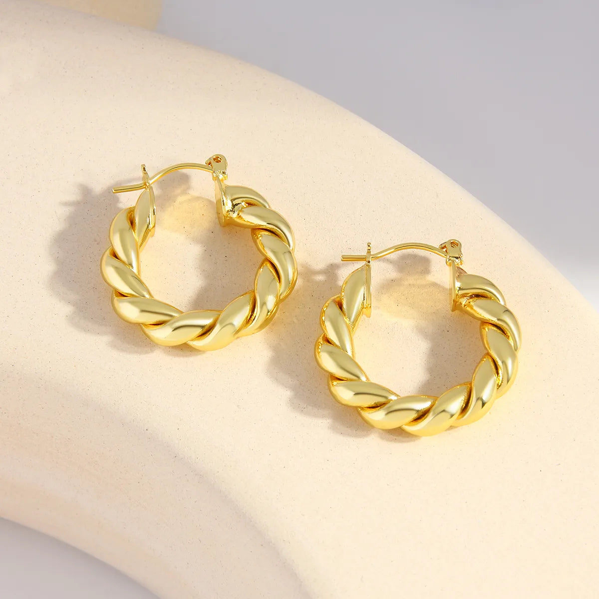 1 Pair Simple Style Commute Geometric Copper 18K Gold Plated Gold Plated Earrings