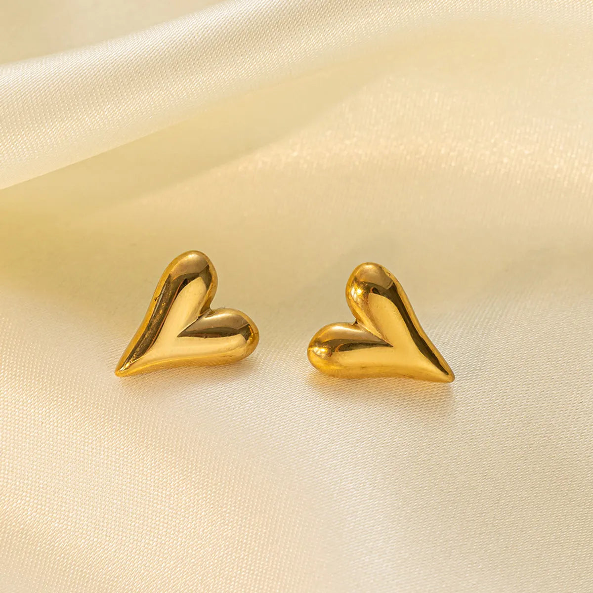 1 Pair Simple Style Commute Heart Shape Plating Titanium Steel 18k Gold Plated Ear Studs