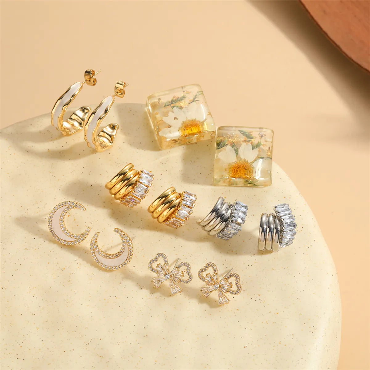 1 Pair Simple Style Commute Moon Flower Enamel Plating Inlay Copper Resin Zircon 14k Gold Plated Earrings Ear Studs