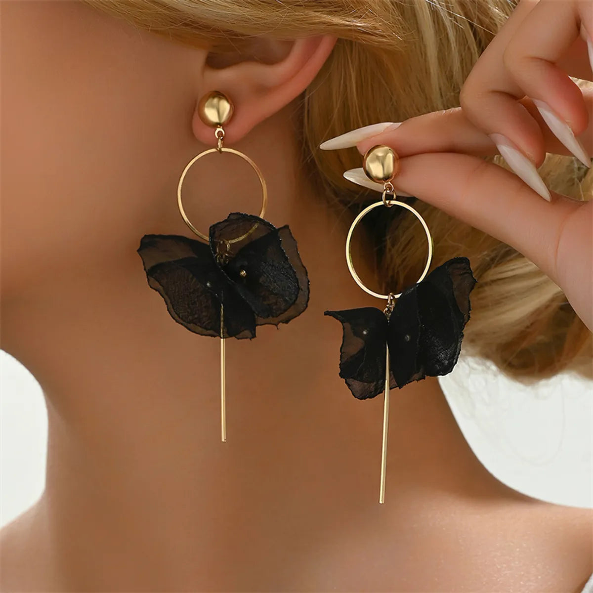 1 Pair Simple Style Commute Petal Alloy Polyester Drop Earrings