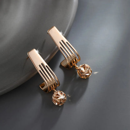 1 Pair Xuping Simple Style Commute Round Flower Butterfly Plating Inlay Alloy Copper Alloy Artificial Gemstones Zircon 18k Gold Plated Ear Studs