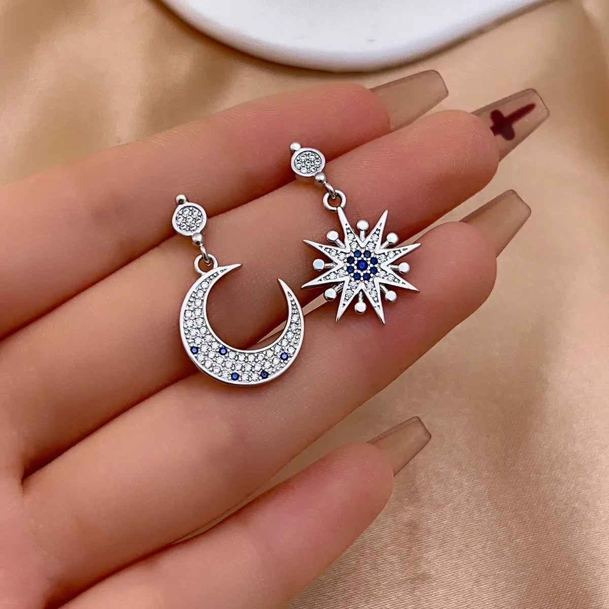 1 Pair Simple Style Commute Star Moon Plating Inlay Copper Zircon White Gold Plated Drop Earrings