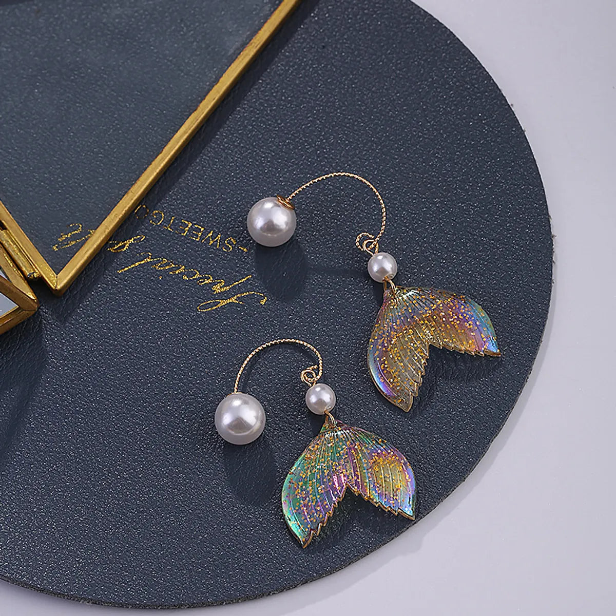 1 Pair Simple Style Fish Tail Plastic Resin Metal Women's Earrings