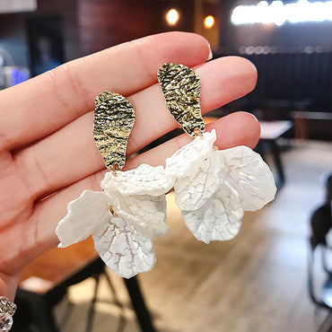 1 Pair Simple Style Flower Alloy Shell Patchwork Women'S Drop Earrings