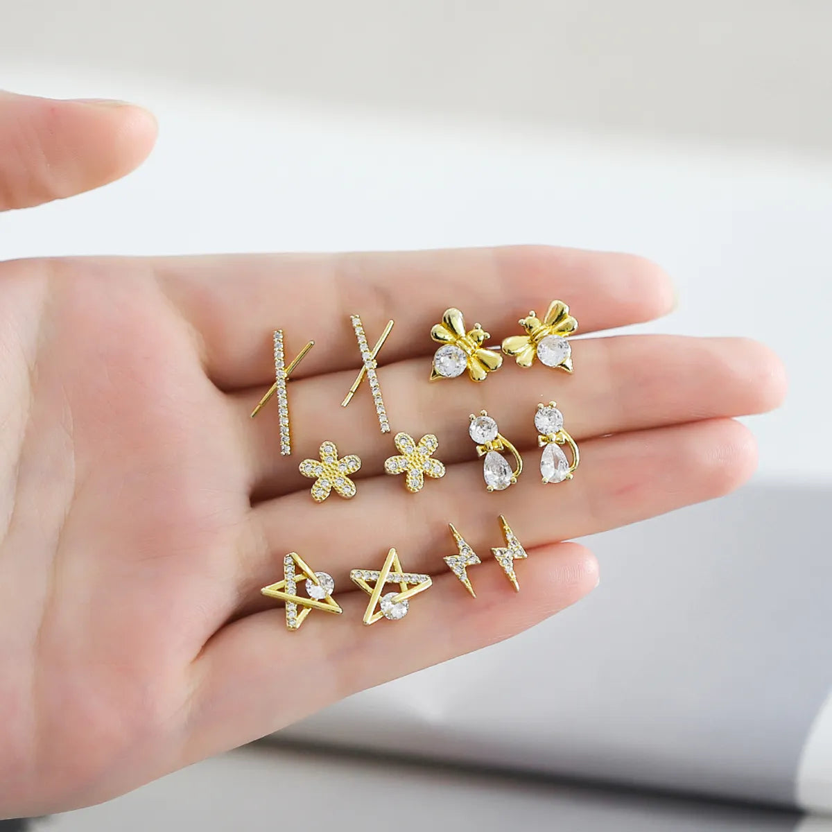 1 Pair Simple Style Flower Bee Lightning Plating Inlay Copper Zircon 18k Gold Plated Ear Studs