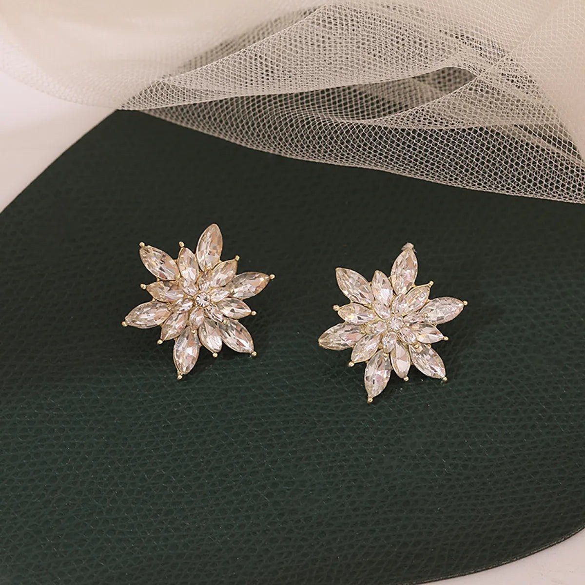 1 Pair Simple Style Flower Inlay Alloy Artificial Diamond Ear Studs