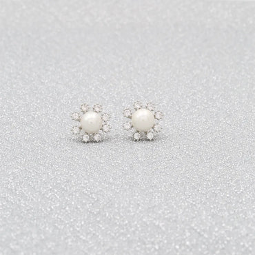 1 Pair Simple Style Flower Inlay Copper Artificial Pearls Zircon White Gold Plated Ear Studs